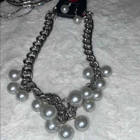 NWT Paparazzi Purple and Silver Necklace Set - Picture 3 of 5